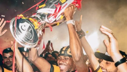 加拉塔萨雷强攻奥斯梅恩回归，土超豪门与那不勒斯展开最终博弈