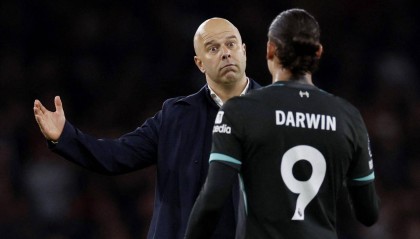 欧冠夺冠大热前二抽中强敌：斯洛特遭巴黎挑战，安帅叹息又是他