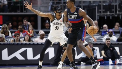 比斯利遭驱逐杜伦18+11 坎宁安15+9活塞送篮网4连败