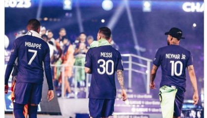 梅西将对阵旧主！法甲官方晒昔日巴黎三叉戟合照