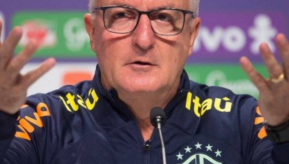 曝巴西惨败后考虑换帅，65岁安切洛蒂仍是首选，老佛爷看好阿隆索