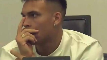 全力拼欧冠！第90分钟送点痛失机会，小因扎吉召集全队复盘一小时