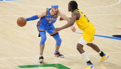 雷霆两替补三分球合计16中9 五位先发合计17中4