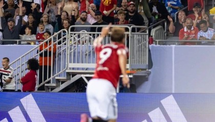 曼联4-1热身两连胜，库尼亚轮休霍伊伦德破荒！中锋进球带来双赢局面