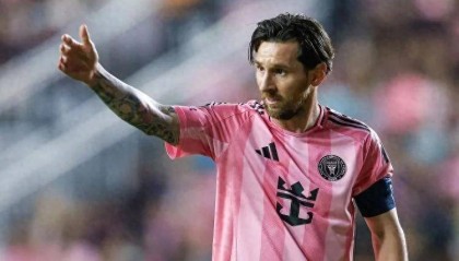 足坛两大新闻：梅西或续约迈阿密国际，拉菲尼亚夏季或被交易