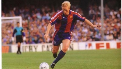 DeepSeek评足坛历史十大“清道夫”：贝肯鲍尔居首，坎特获提名