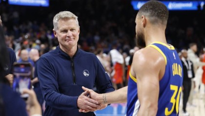 科尔:库里将和球队一同返程 防守会帮我们取得胜利